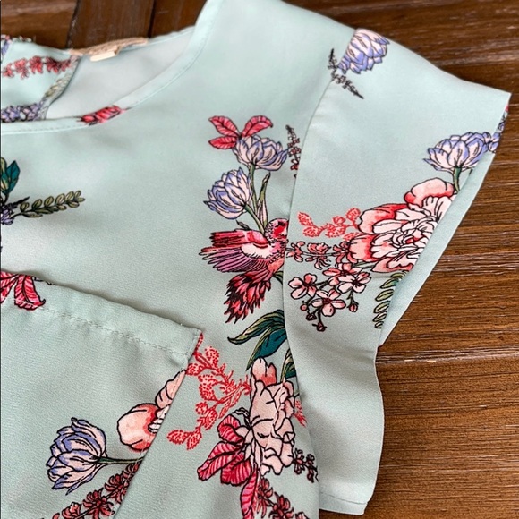 Lili white floral shirt size small - Picture 4 of 5